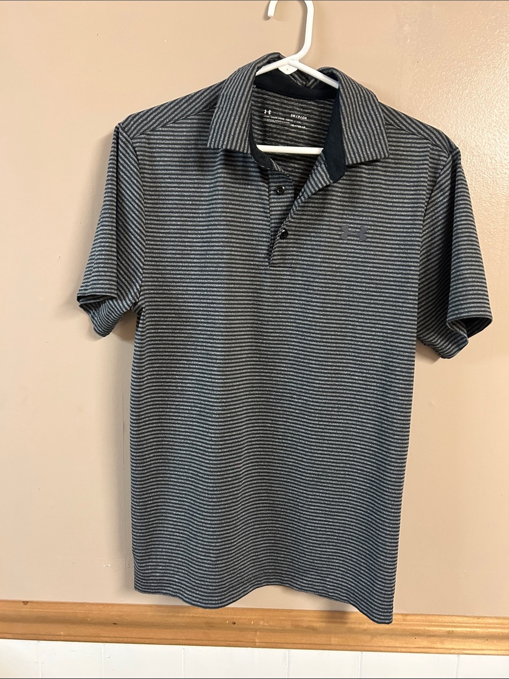 Under Armour Men's Size Small Black and Gray Striped Polo